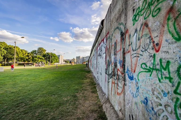 13. August 1961: Wie die Berliner Mauer Berlins Alltag prägt
