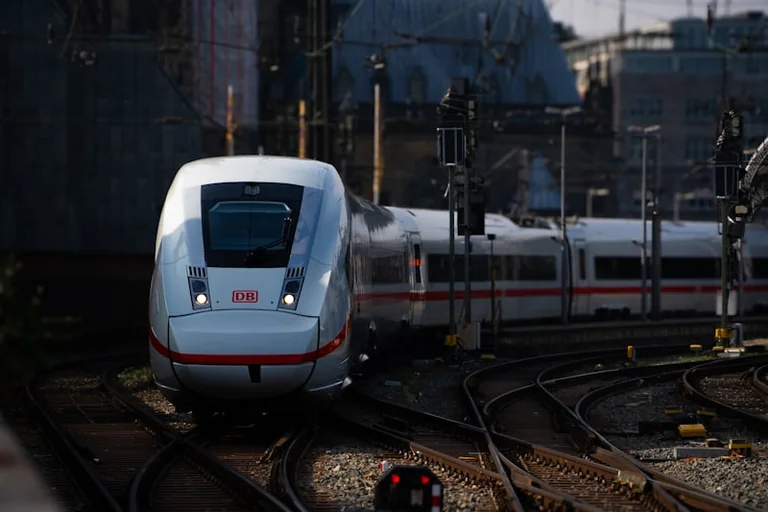 Bahnverkehr am Sonntag: Verbindungen vor Abfahrt prüfen