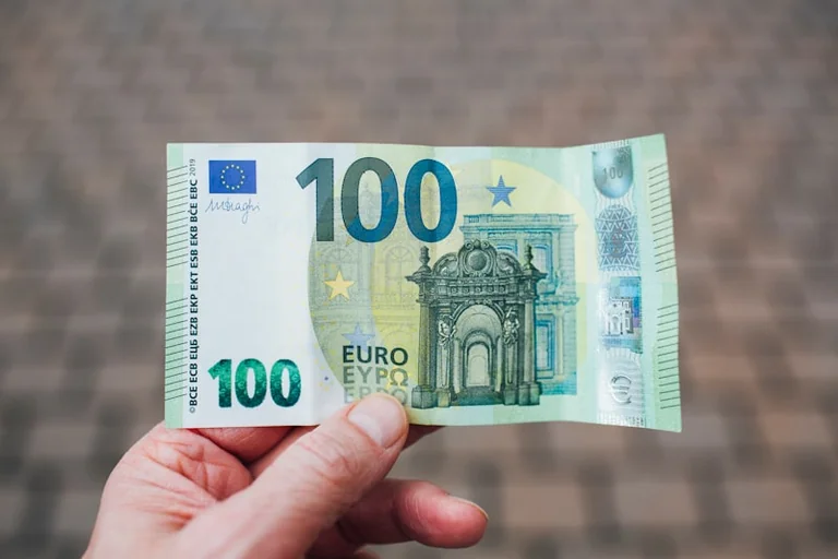EZB-Zinsentscheid am 29. Oktober: Folgen für Sparer und Kredite