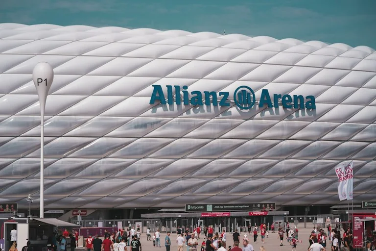 Bundesliga am Sonntag: Anstoßzeiten und TV-Übertragung prüfen