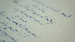 Ein handgeschriebener Brief auf Papier, der Hoffnung und Mut bei Neuanfängen ausdrückt.