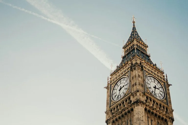 Großbritannien-Reise: Zeitumstellung am 25. Oktober 2026