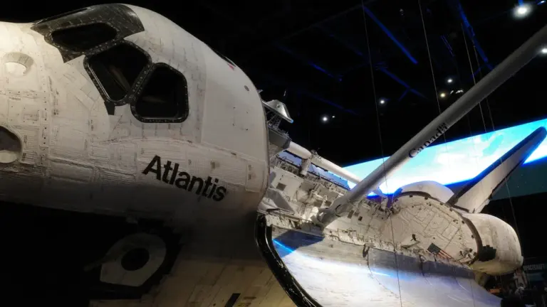 Weltraum-Technik hautnah: Neue Ausstellung in der Flugwerft Schleißheim