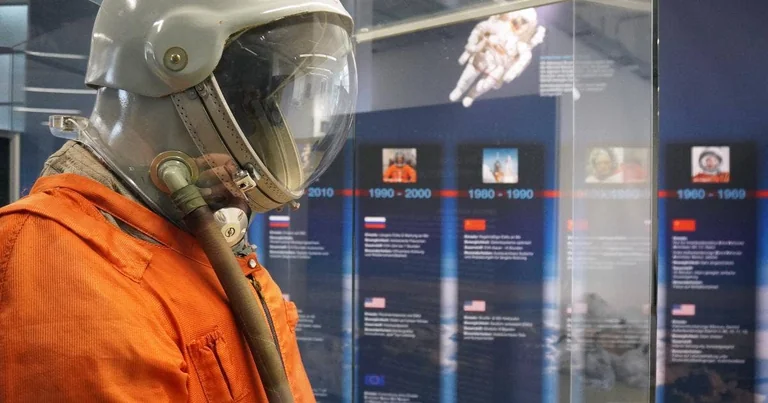 Weltraum-Technik hautnah: Neue Ausstellung in der Flugwerft Schleißheim