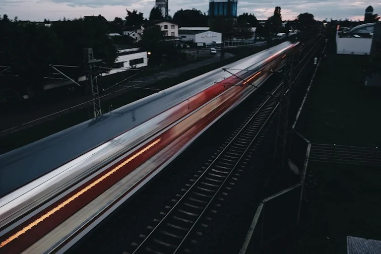 Zug verpasst im Traum: Was das Motiv bedeuten kann